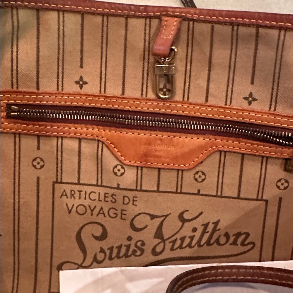 Louis Vuitton Brown Monogram Handbag - Picture 4 of 6